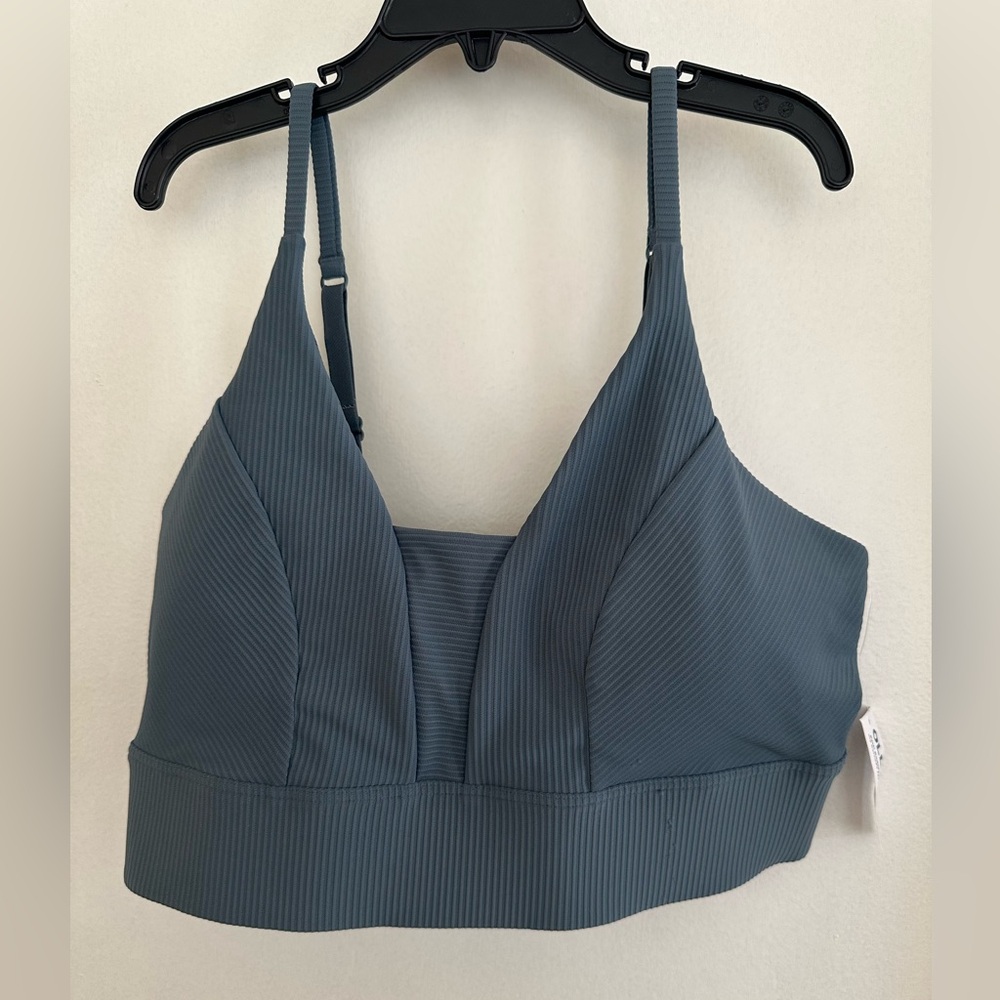 Womens Old Navy sports bra